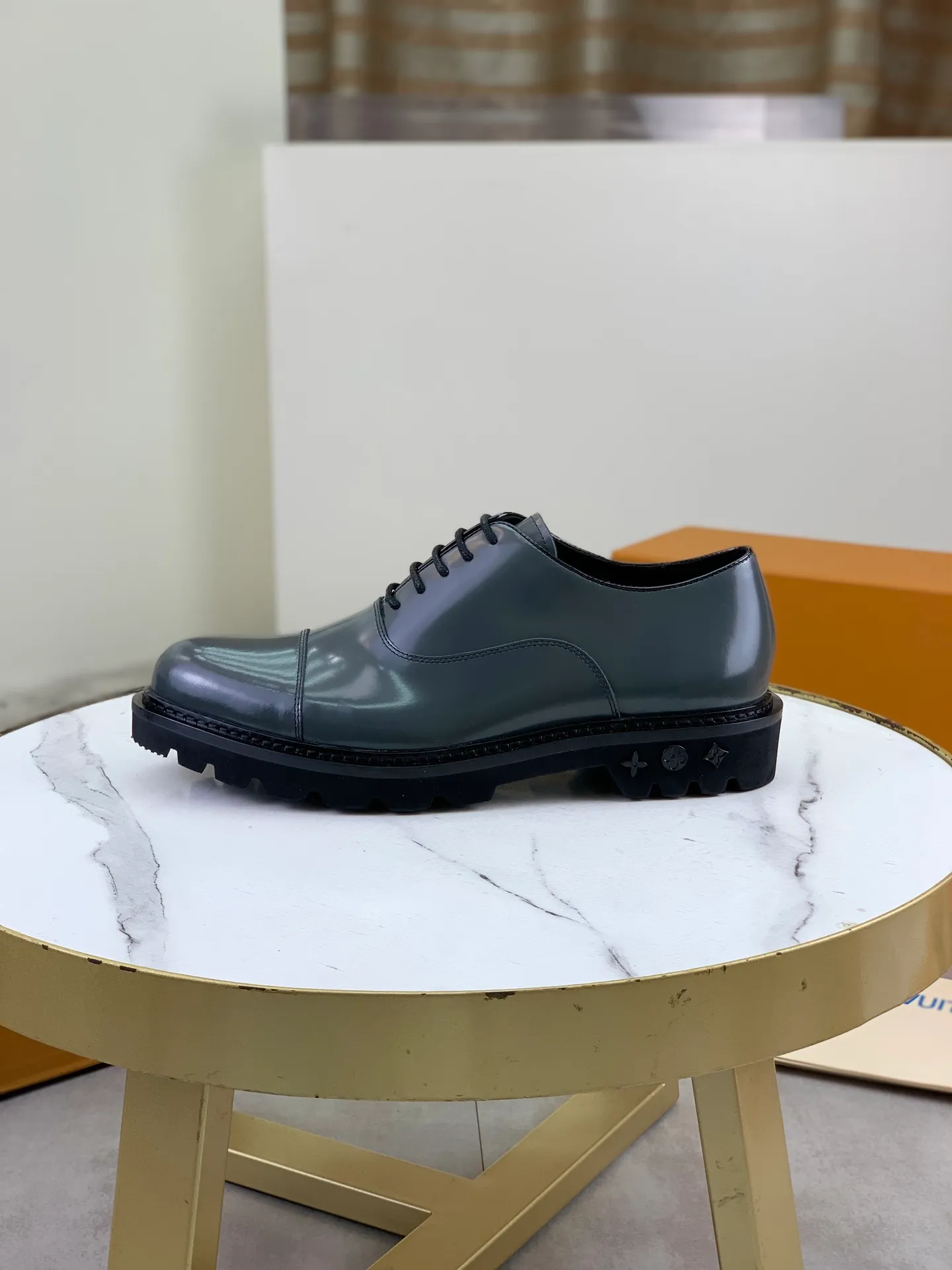 Factory price P820 💎💎💎Top version LOUIS VUITTON [Louis Vuitton] - LV men's business casual leather shoes, luxurious and noble 👞All imported original cowhide, just to create a more comfortable wearing experience, upper: original high-end calfskin➕Imported soft cowhide lining, original lightweight foam outsole✔️Color: 3️⃣colors available Size: 39-44 (38.45 46 can be customized (non-returnable)